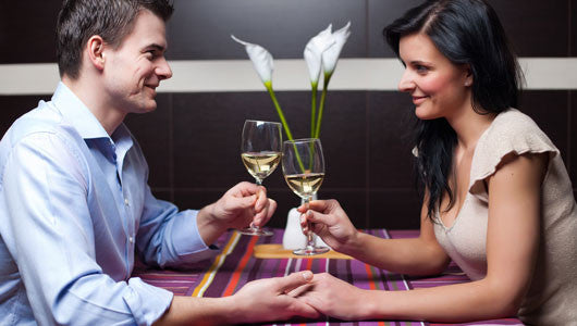 7 things every guy should bring on a first date
