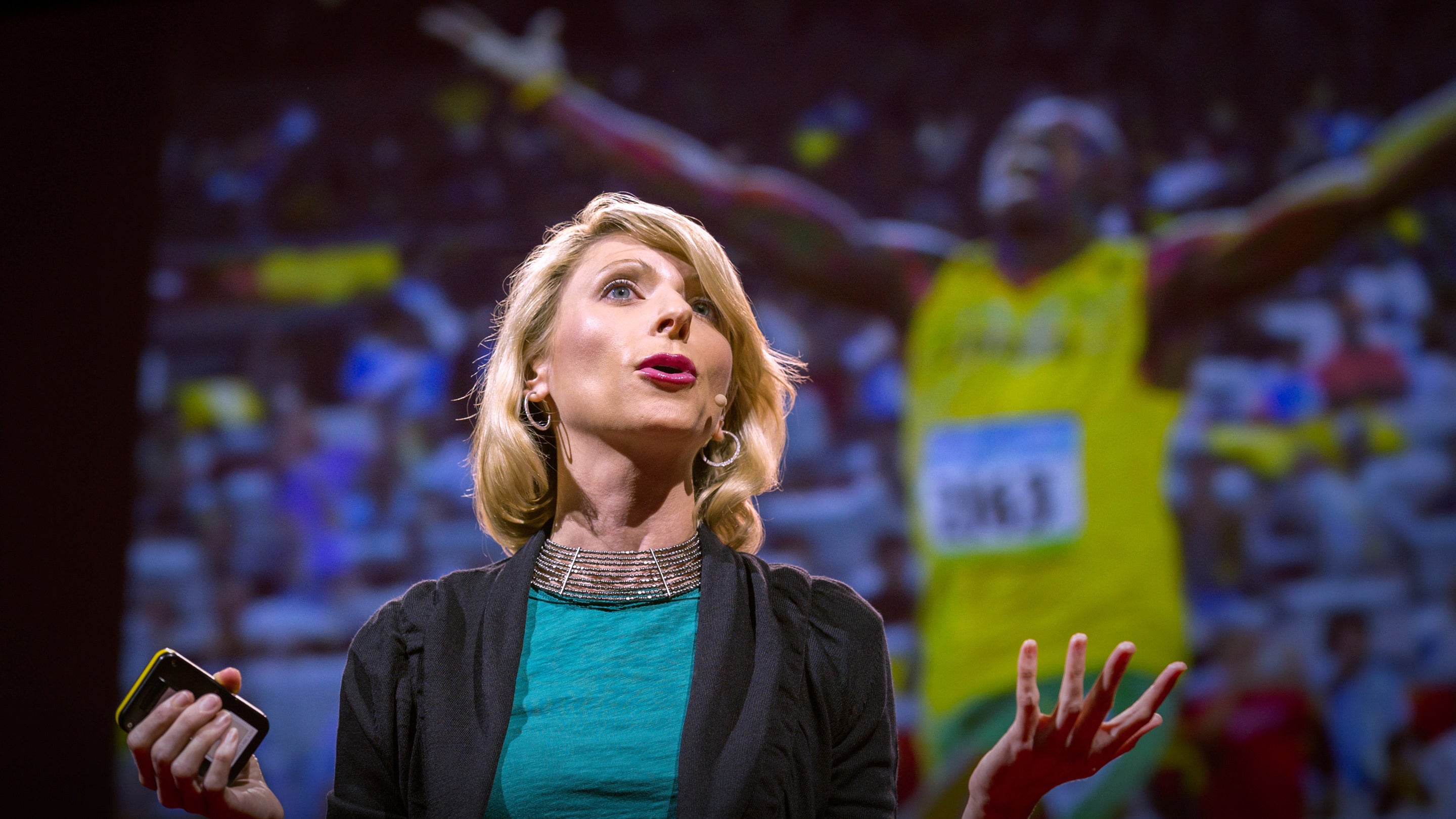 Your body language may shape who you are | Amy Cuddy